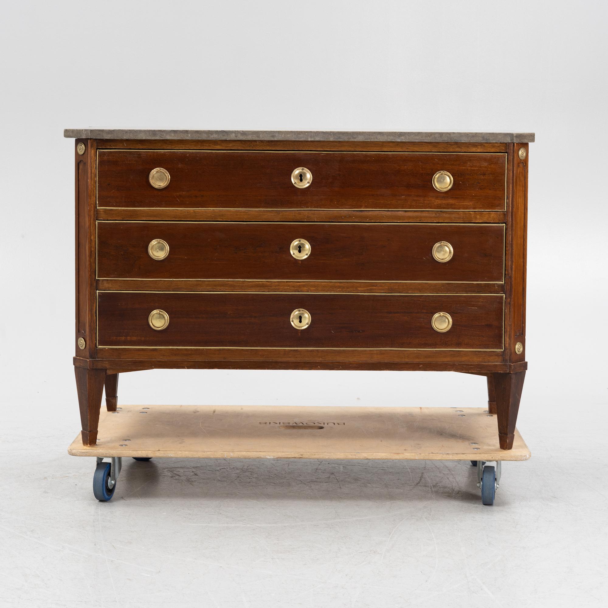 A late Gustavian commode in the manner of J. M. Beurling (1777-1803).