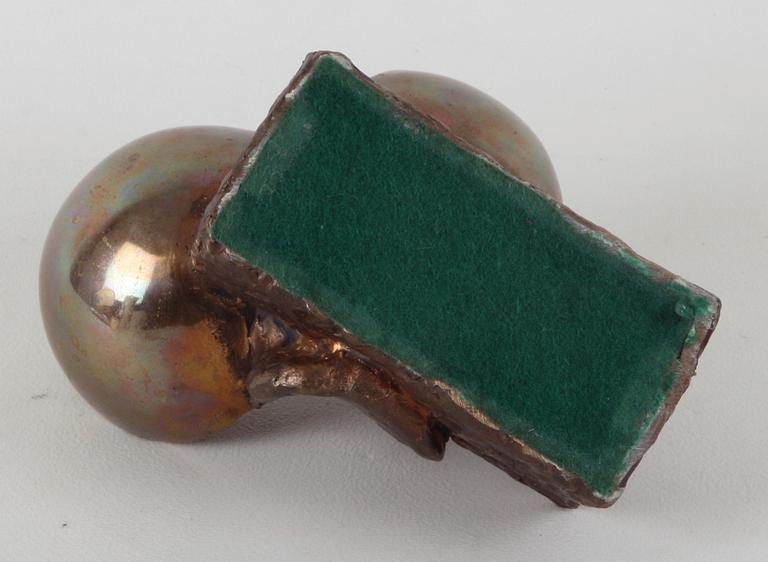 JENS FLEMING SÖRENSEN. Skulptur, bronserad, bär sign JFS. "Ägget".