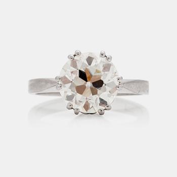 652. A 3.16 ct old cut diamond ring. Quality approximately L-M/VS.