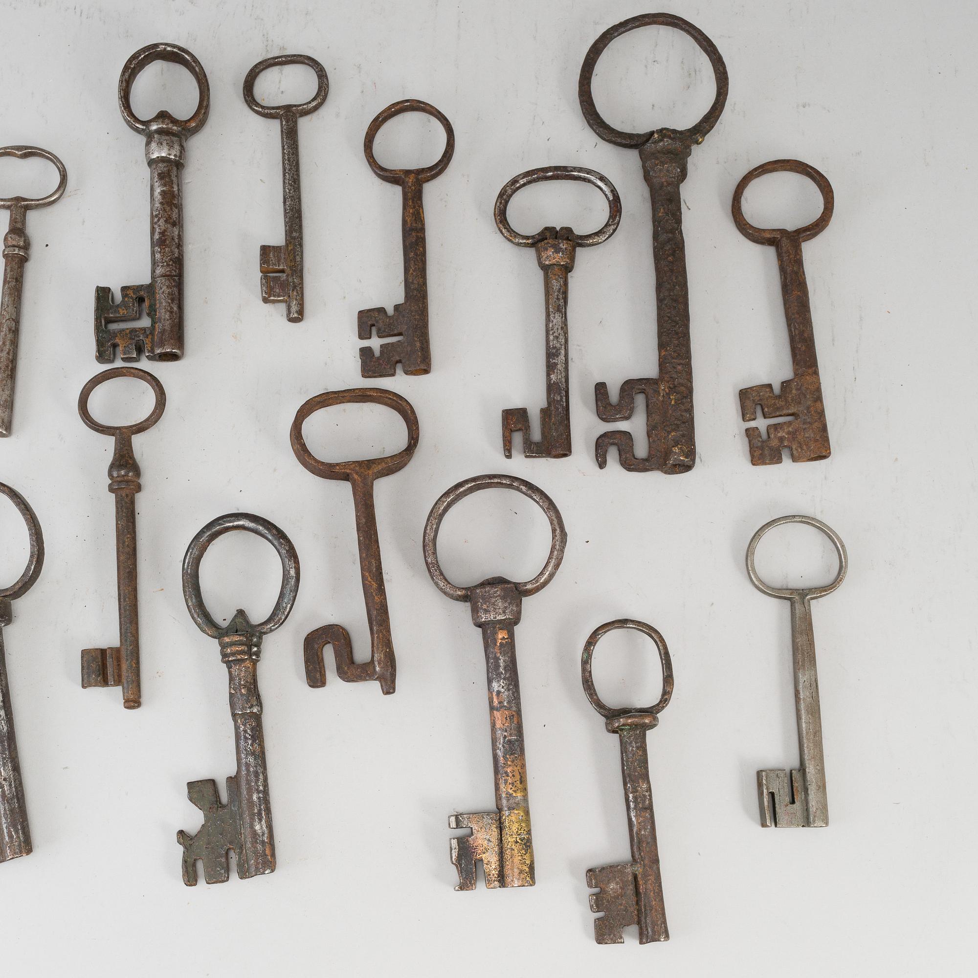 20 iron keys, 18th/19th century.