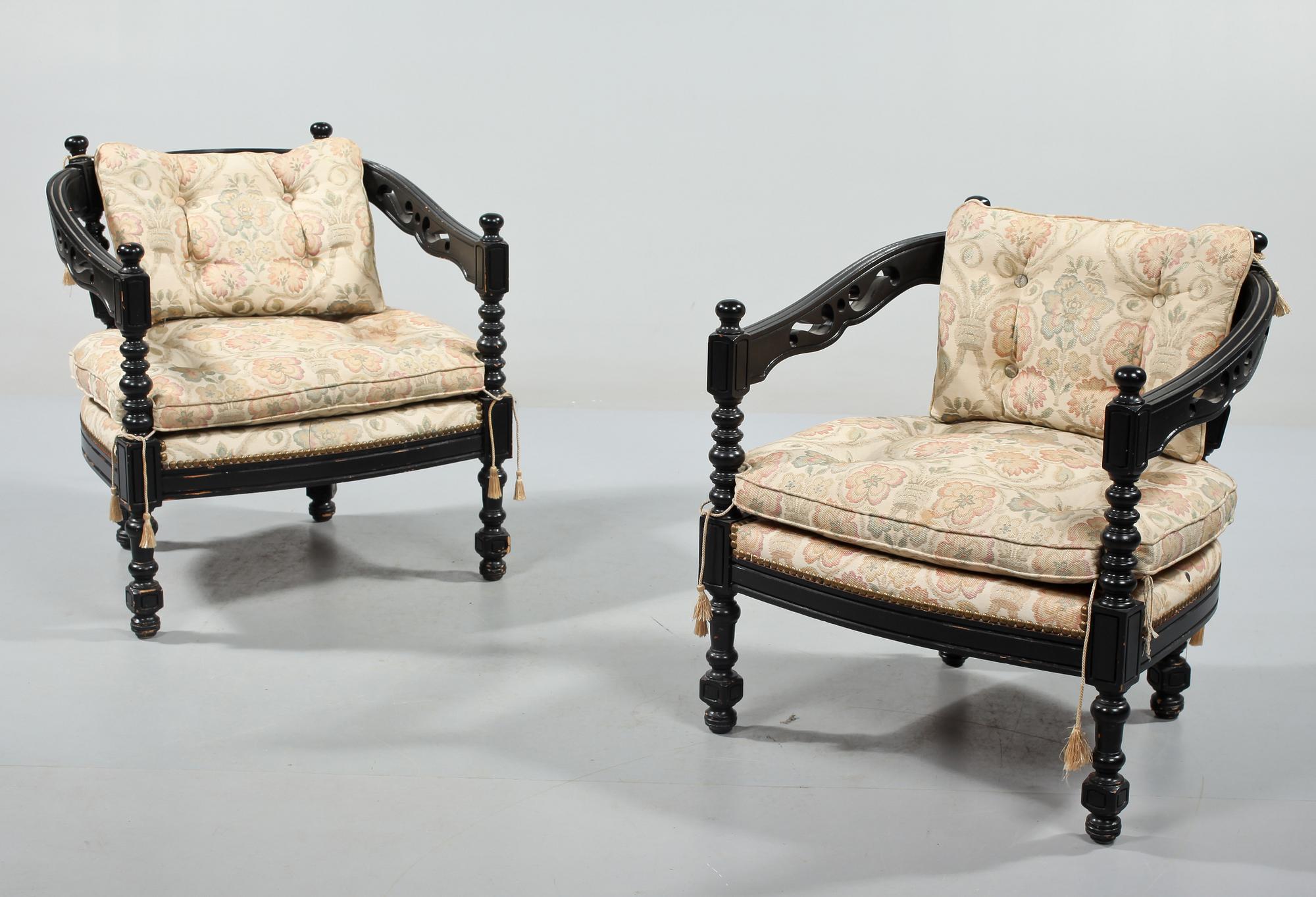 FÅTÖLJER, ett par, nyrenässansstil, 1900-talets första hälft.