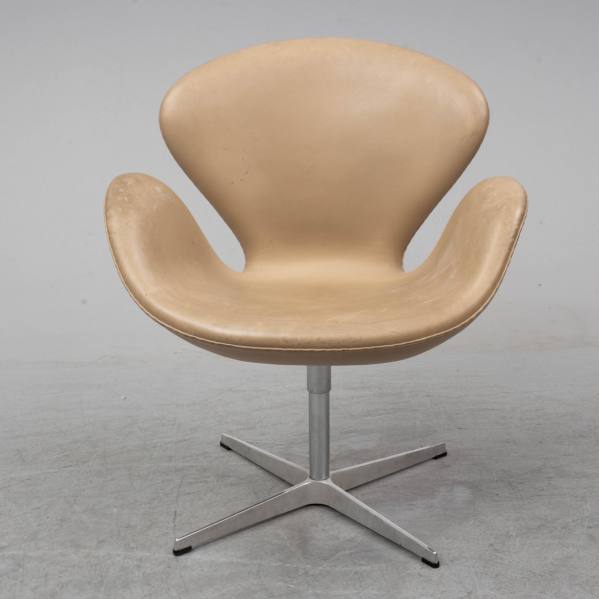 ARNE JACOBSEN, a 'Svanen' easy chair, Fritz Hansen, 2011.