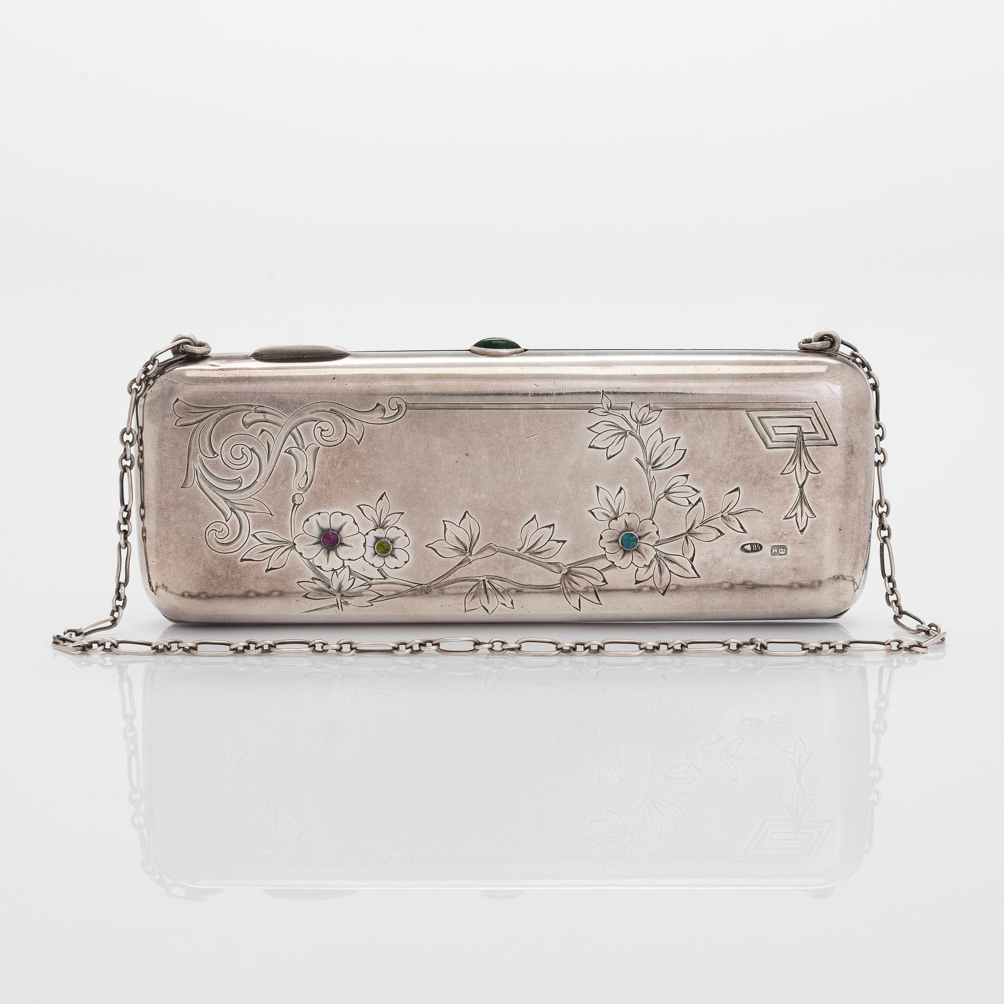 Aftonväska, silver, med färgade stenar, Moskva 1908-1926.