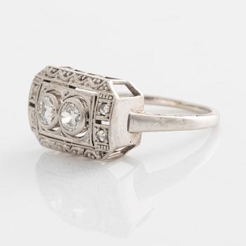 Ring with two brilliant-cut diamonds.