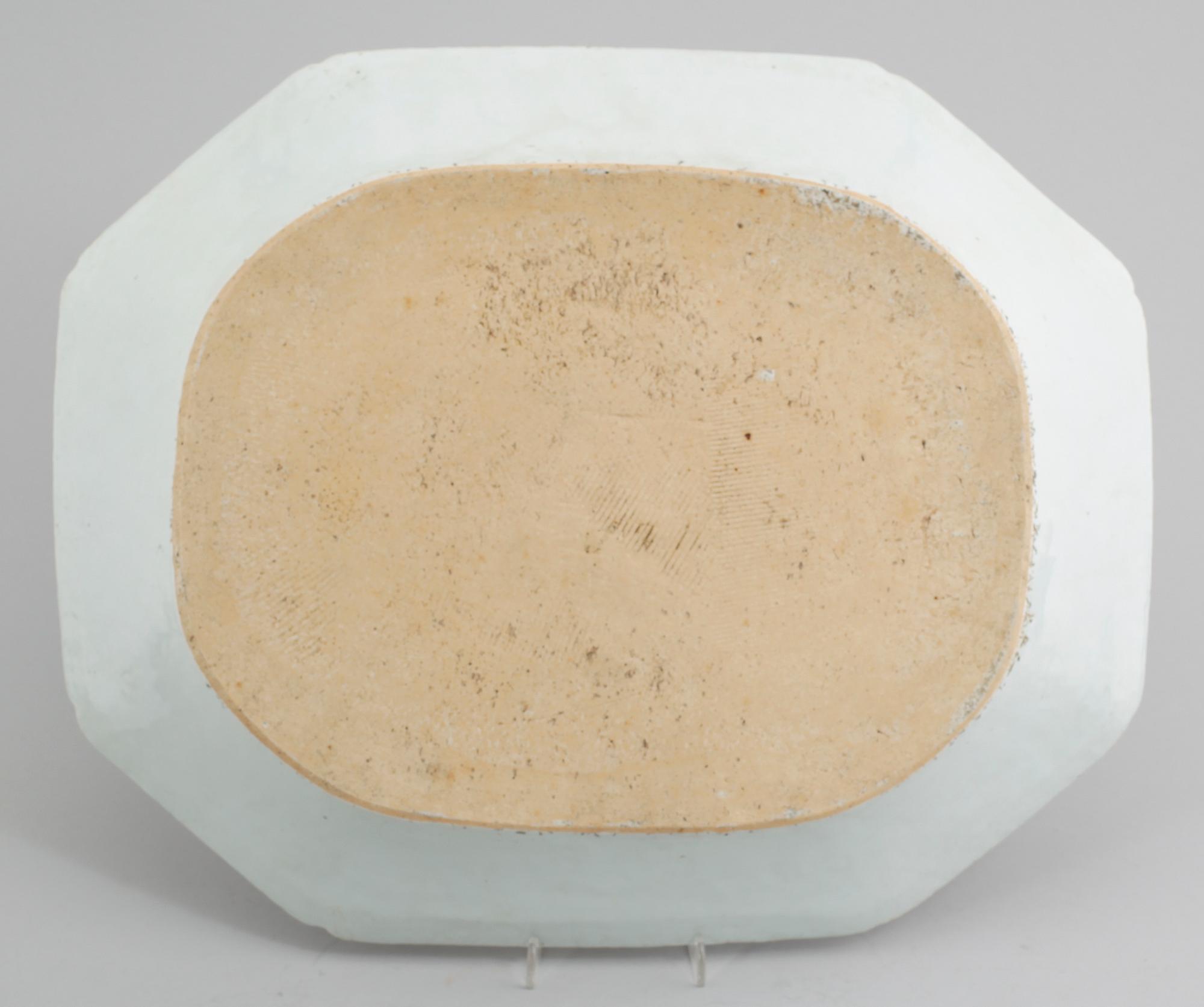 STEKFAT, porslin, Kina, Qianlong 1736-1795.