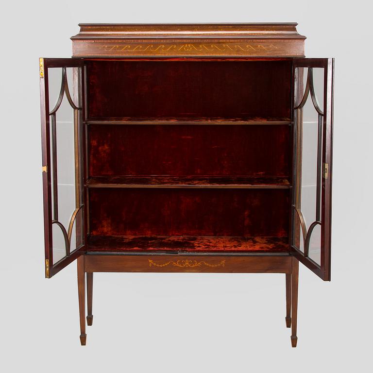 An English display cabinet, first half of the 20th century.