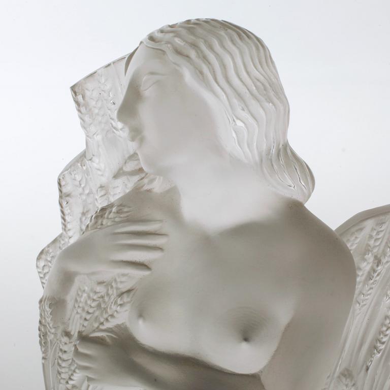 A glass sculpture from Lalique in France from the second half of the 20th century.