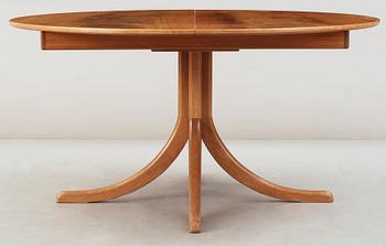 A Josef Frank mahogany dining table, Svenskt Tenn, model 1020.