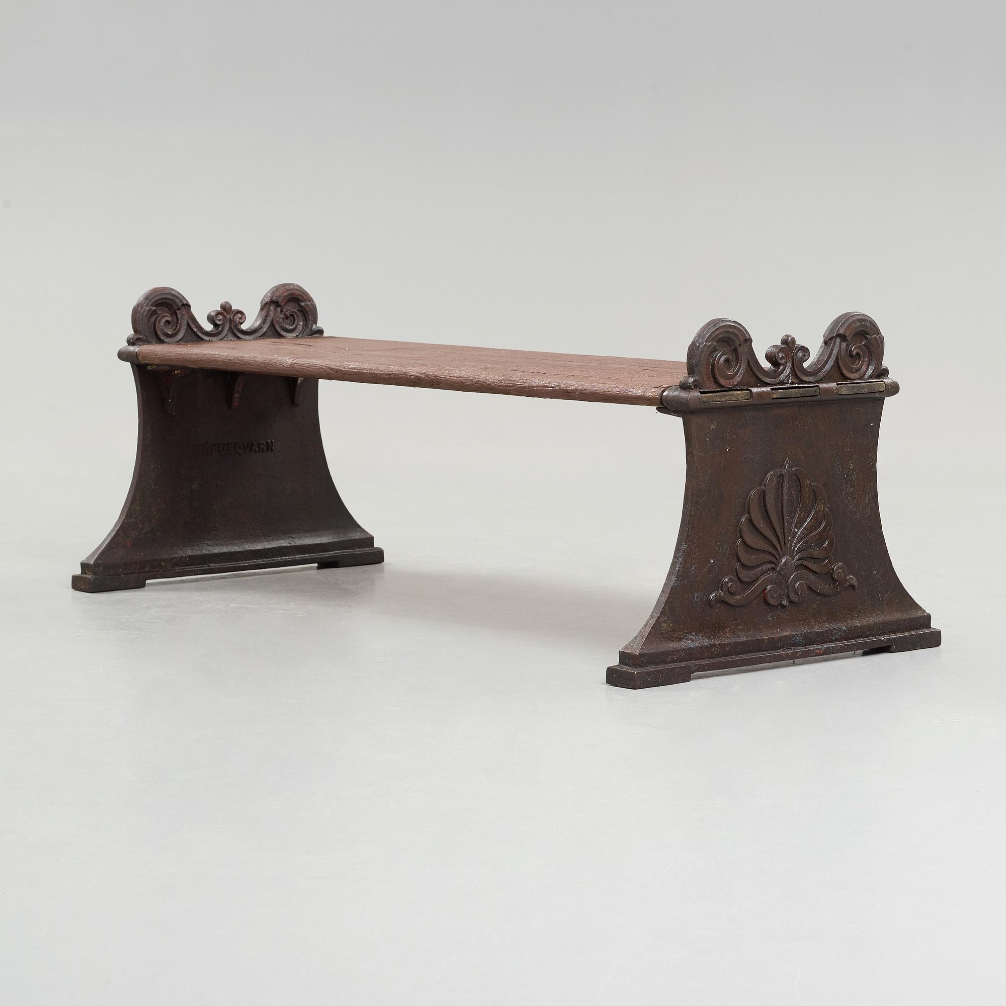 Folke Bensow, A Folke Bensow Swedish Grace cast iron bench 'Parkbänk Nr 1', Näfveqvarns Bruk.