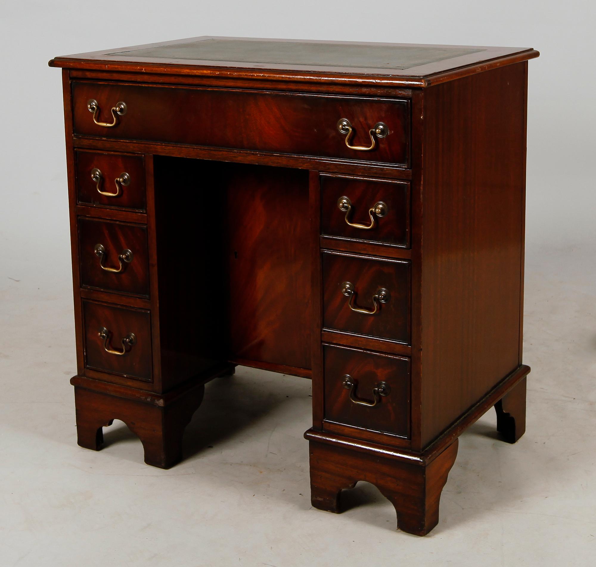 SKRIVBORD, England, 1900-talets andra hälft.