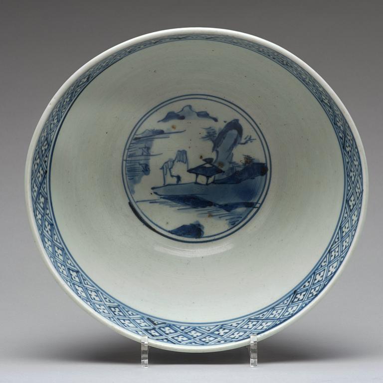 A blue and white bowl, Japan, Edo period (1603-1868).