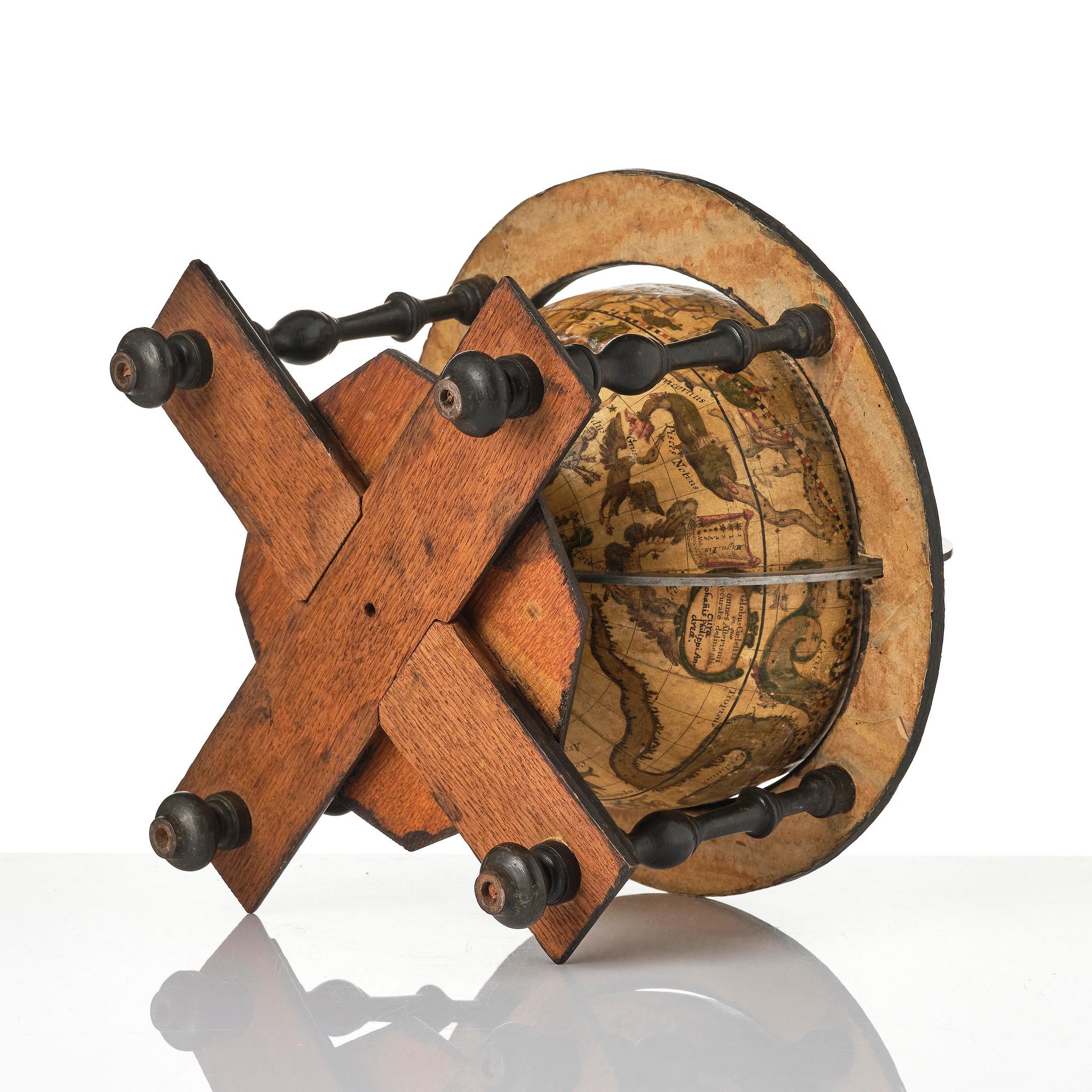 A celestial library globe by av Matthäus Seutter (Augsburg, 1678-1757).