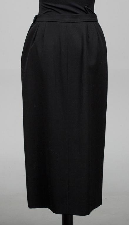 YVES SAINT LAURENT, kavaj och kjol.