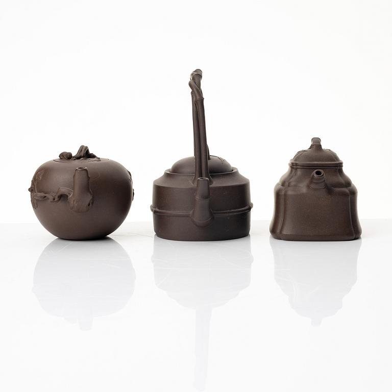 A group of three Chinese yixing teapots, 1980s.