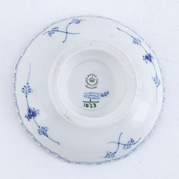 Service parts, 21 pieces, porcelain, "Musselmalet", full and half lace, Royal Copenhagen, Denmark.