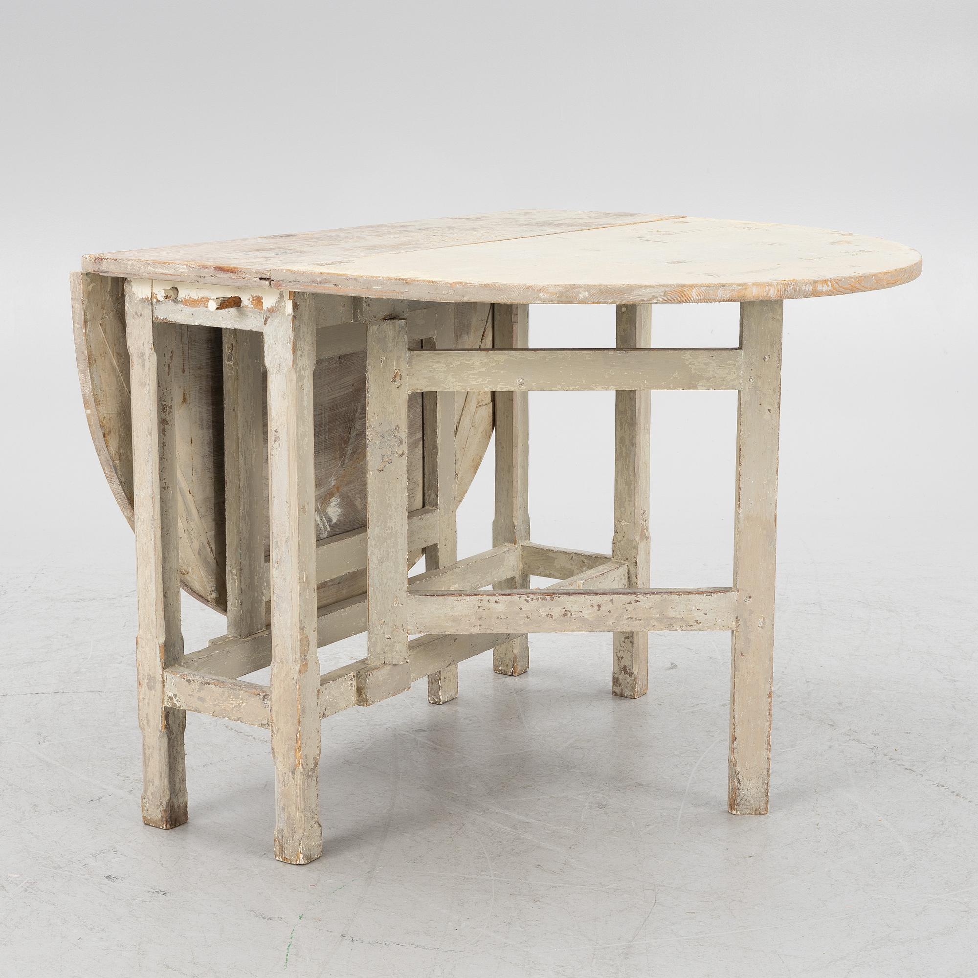 A Gustavian gate-leg table, circa 1800.