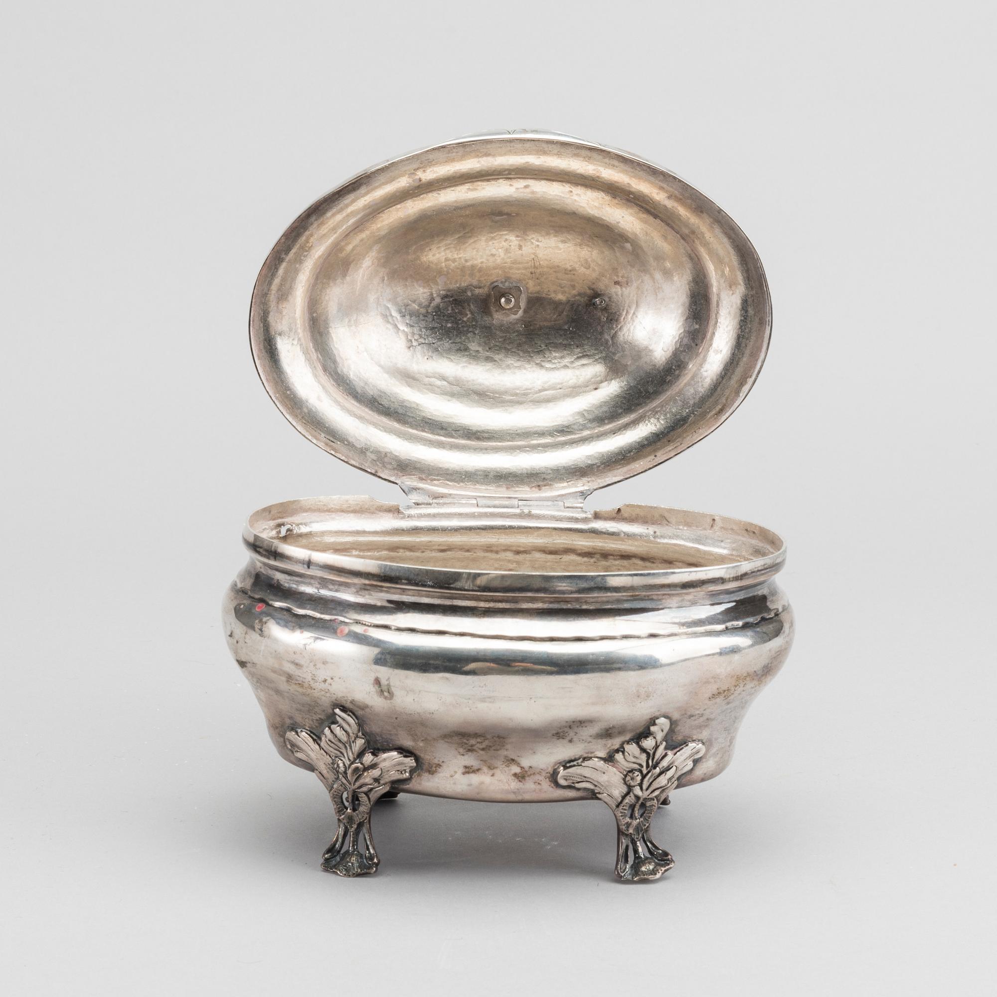 A Swedish silver sugar bowl mark of J Malmstedt Gothenburg 1783, weight ca 331 gr.