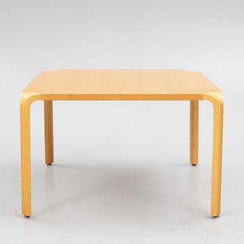 Alvar Aalto, soffbord, modell "X800A", Artek, Finland, sent 1900-tal.