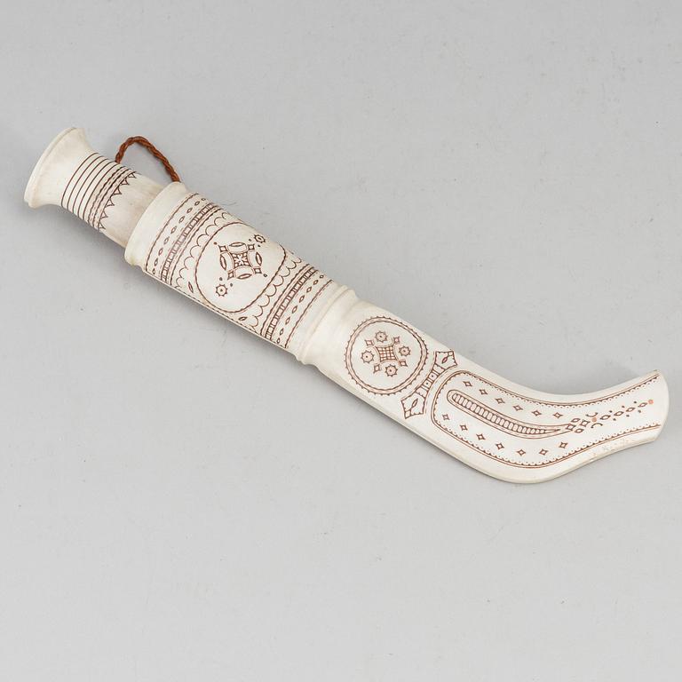 TORE SUNNA, a Sami reindeer horn knife, signed Thore Sunna.