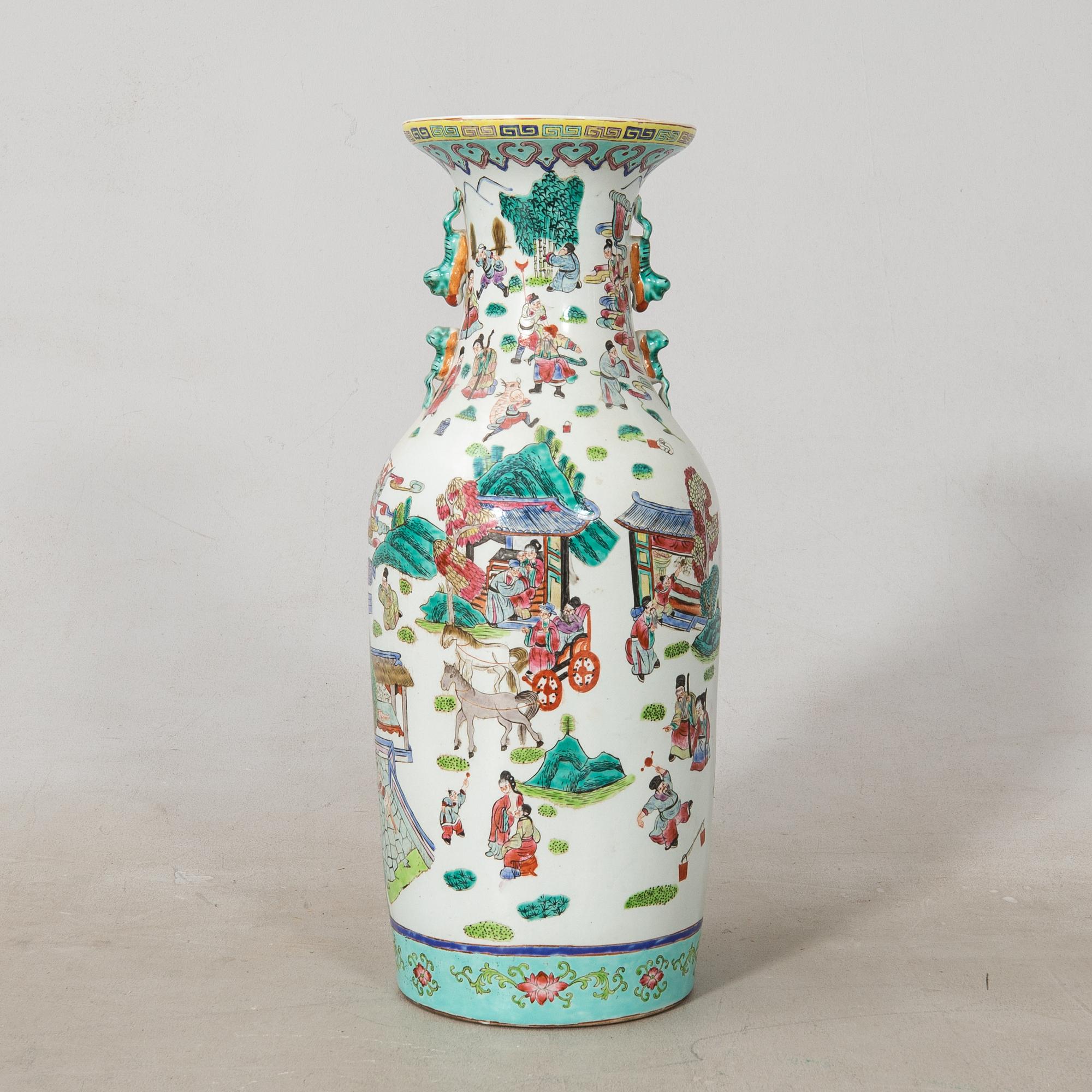 Floor vase China 20th century porcelain.