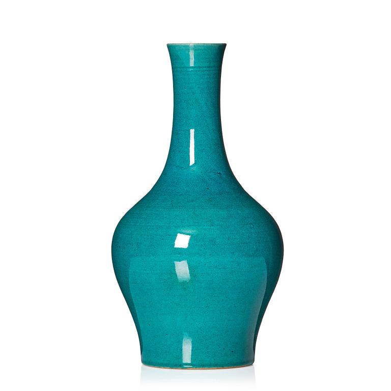 A turquoise glazed vase, Qing dynasty, 19th Century.