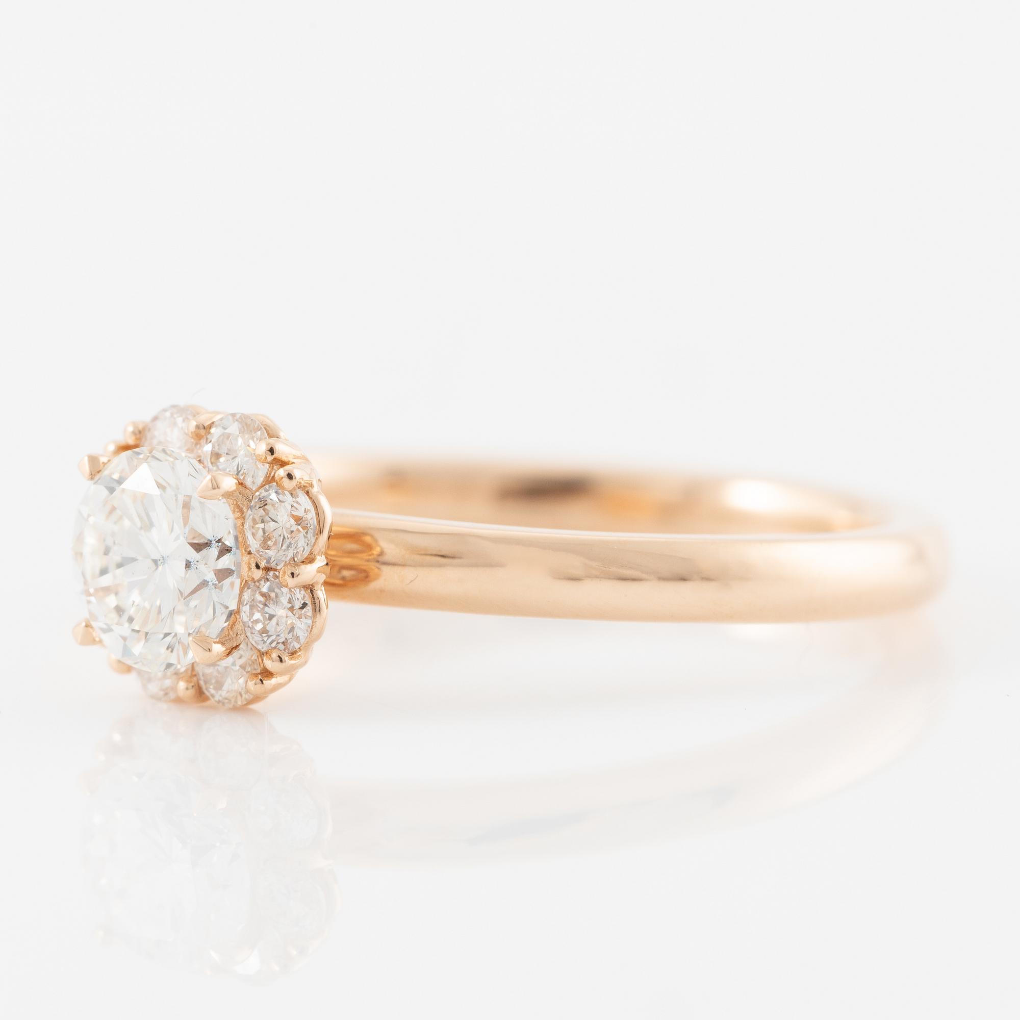 Ring 18K guld med briljantslipad diamant. Medföljande IGI report.