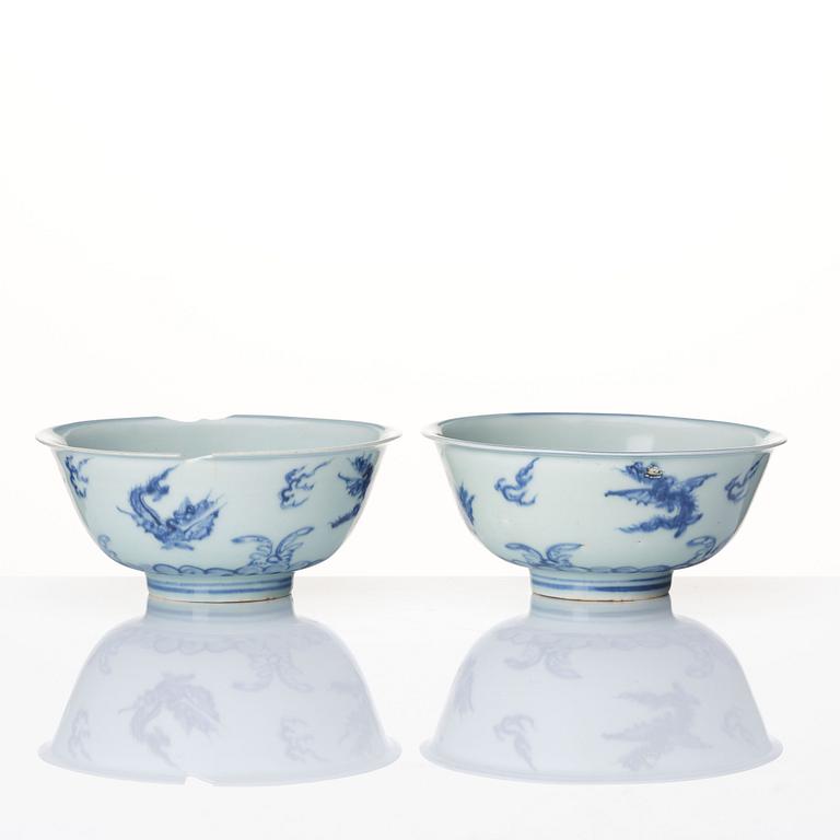 A pair of blue and white bowls, Ming dynasty (1368-1644).