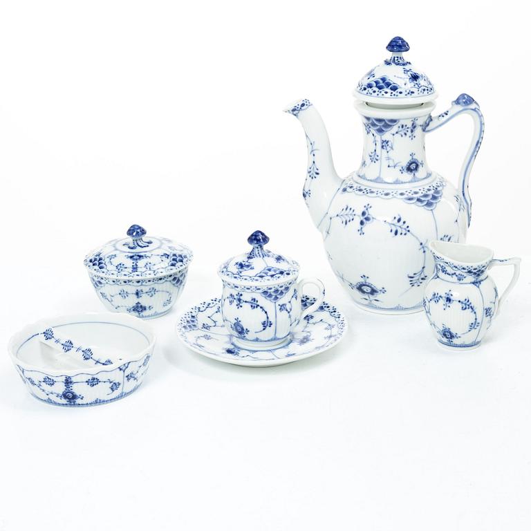 Royal Copenhagen, Service pieces, 16 pcs, Musselmalet, mostly from the second half of the 20th century.