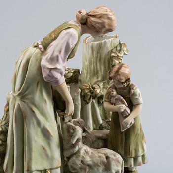 VAS, porslin, märkt Imperial Amphora. 1900-tal.