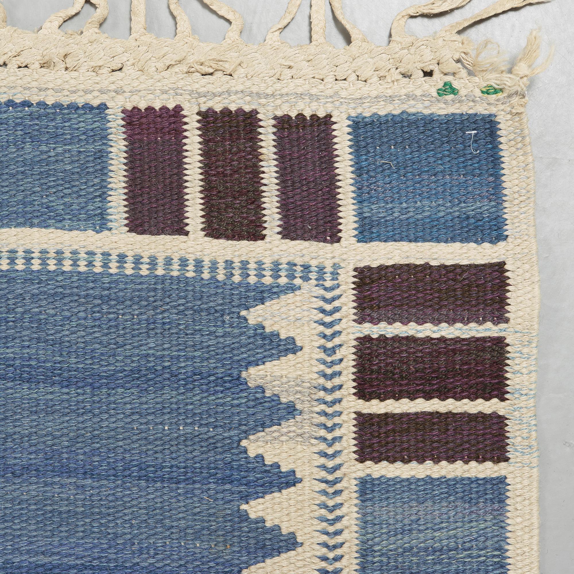 BARBRO NILSSON, matta, rölakan, "Salerno blå med enkel bård", 319,5 x 224 cm, signerad AB MMF BN.