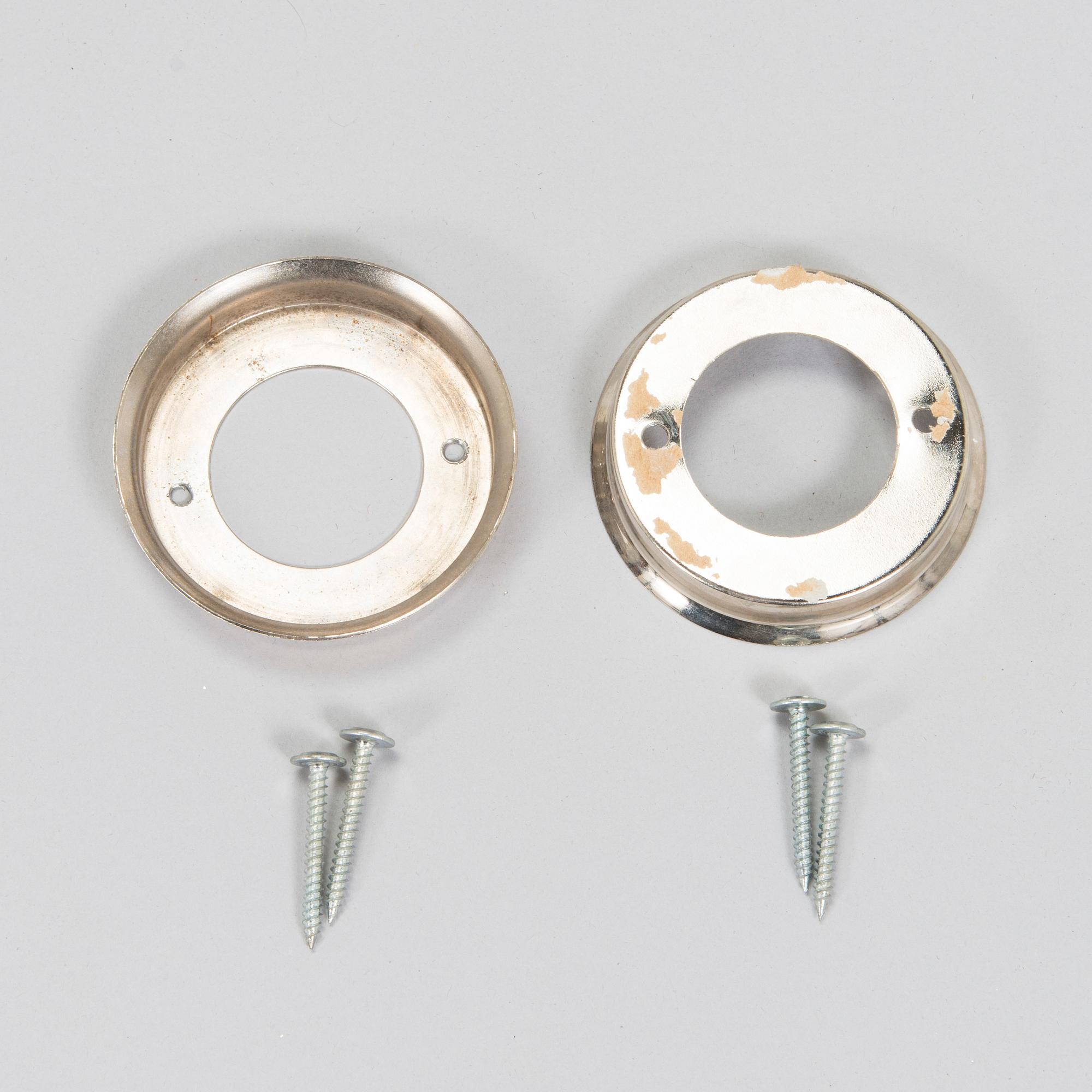 A pair of early 2000s wall lamps.
