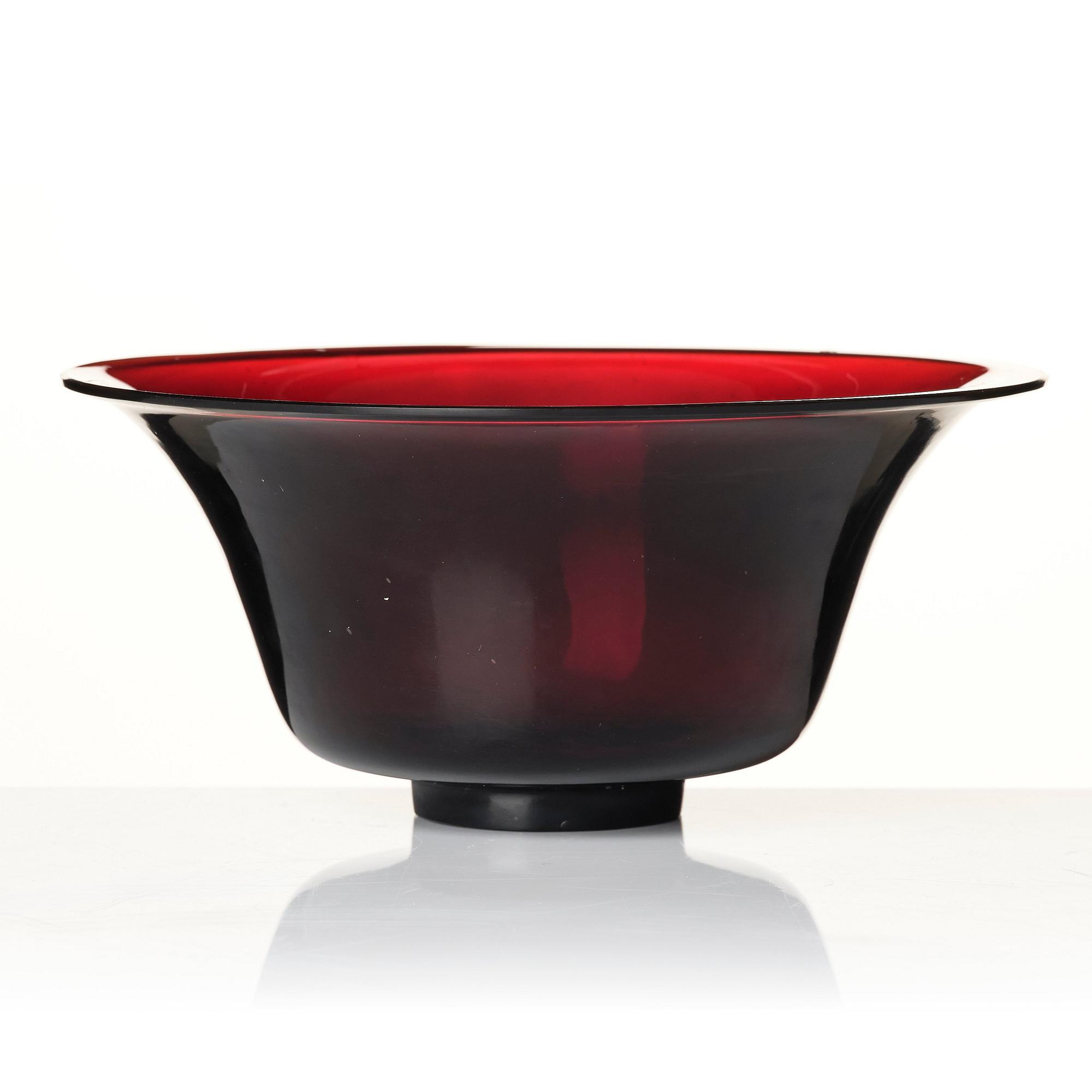 A 'ruby red' Beijing glass, Qingdynasty.