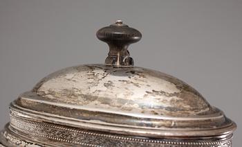 TEKANNA, silver, Anders Lundqvist, Stockholm, 1822, vikt 800 g.