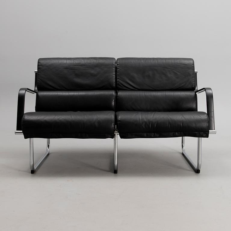 YRJÖ KUKKAPURO, A SOFA. "Remmi", Design Yrjö Kukkapuro.