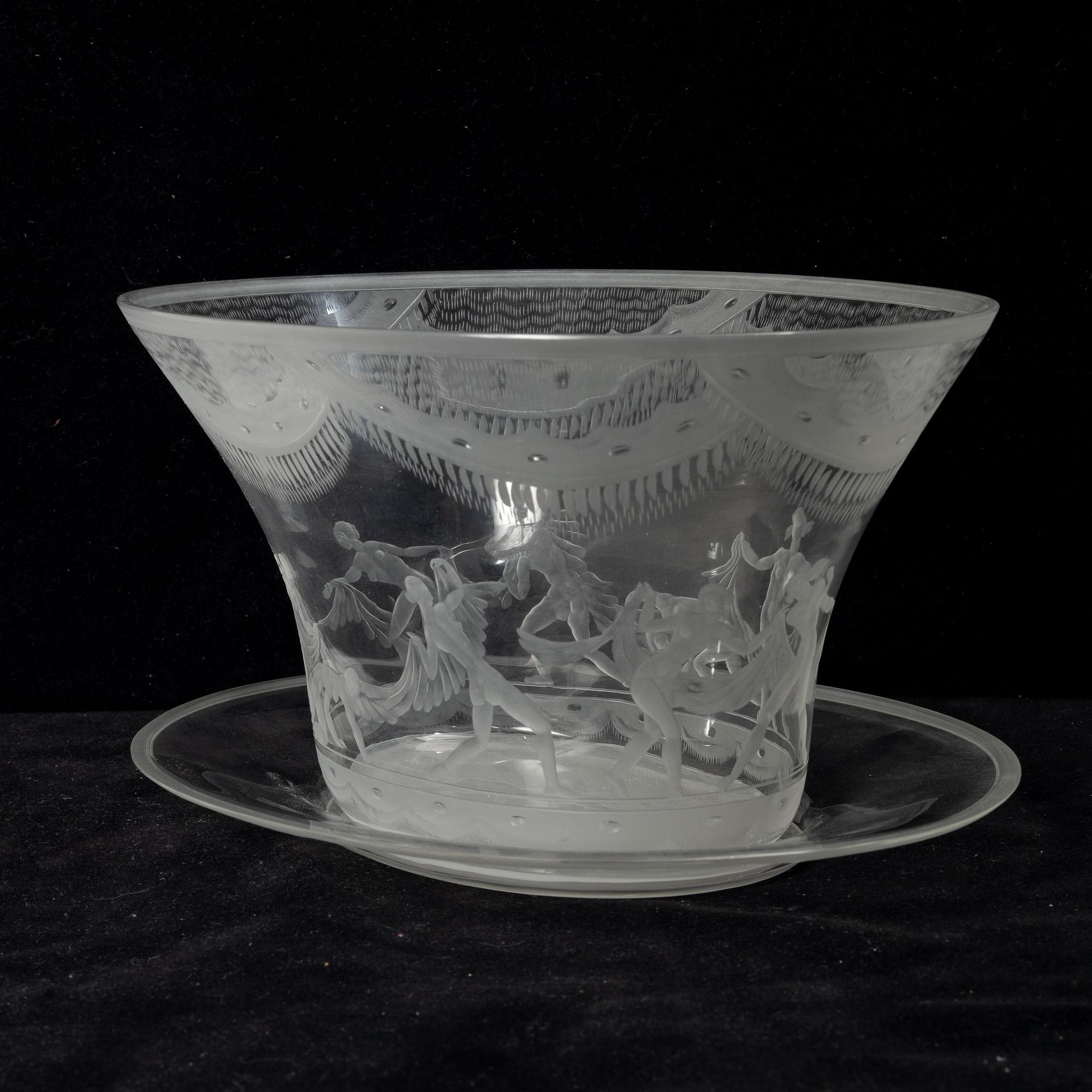 Simon Gate, a bowl on stand, 'Slöjdansen', Orrefors, 1930.