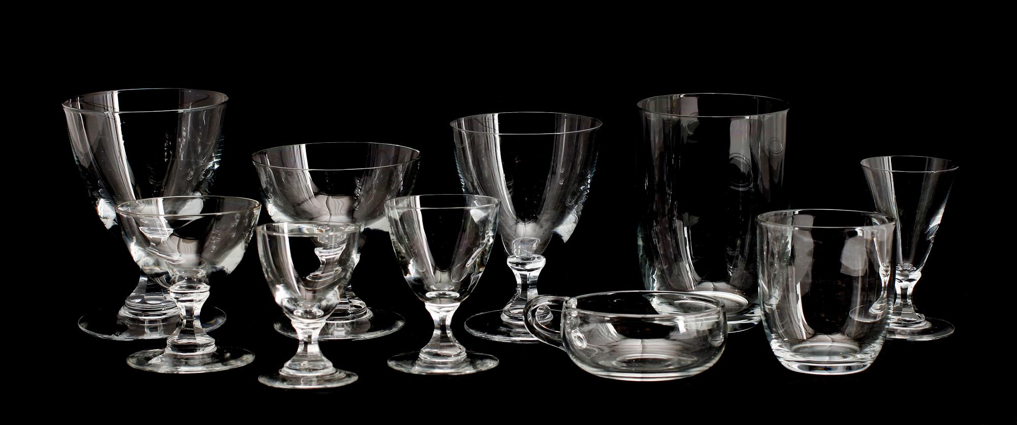 GLASSERVIS, ca 115 delar, Strömbergshyttan, 1900-talets första hälft.