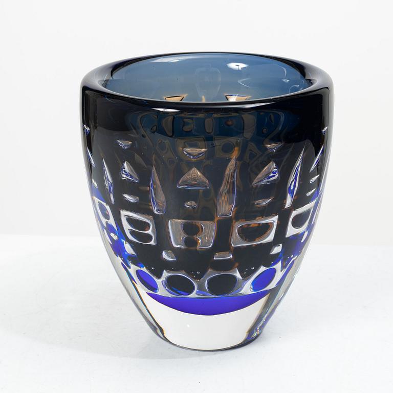 Ingeborg Lundin, a vase, Ariel, Orrefors, 1986.