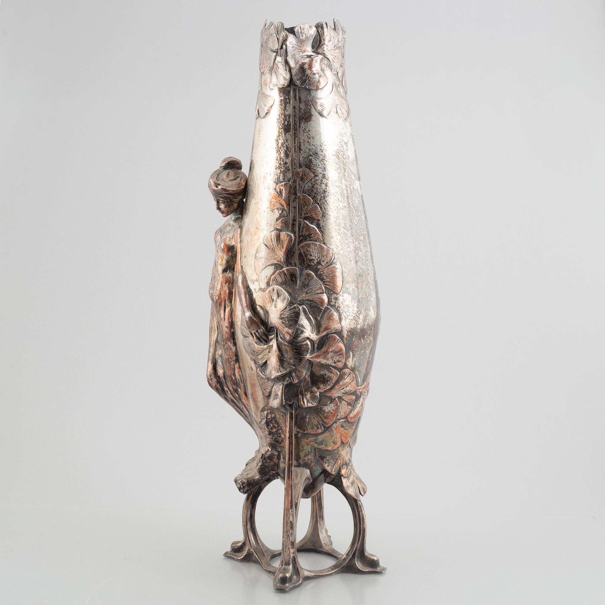 Hugo Leven, a Jugendstil vase. Likely for J.P. Kayser Sohn, Germany early 20th Century.