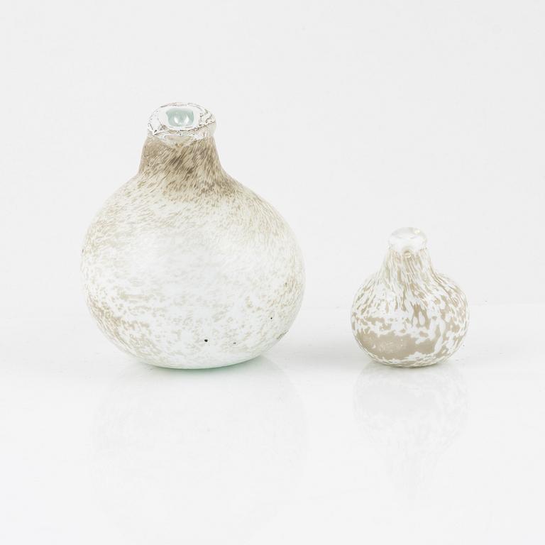 Oiva Toikka, two glass bird sculptures, Nuutajärvi, Notsjö, Finland, signed.
