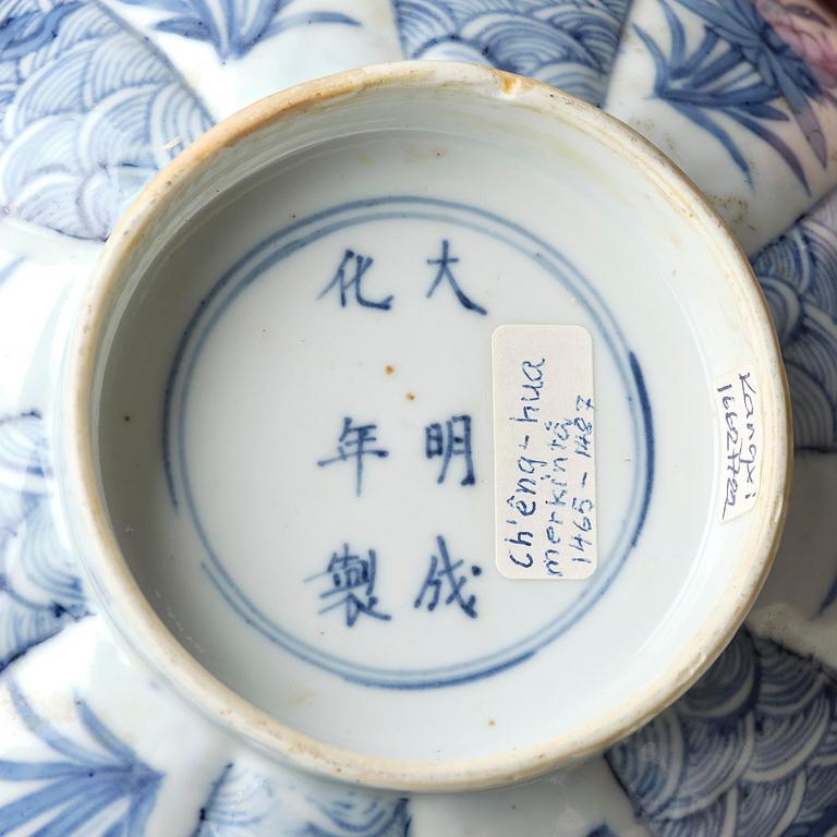 A fine blue and white bowl with molded panels, Qing dynasty, Kangxi (1662-1722).