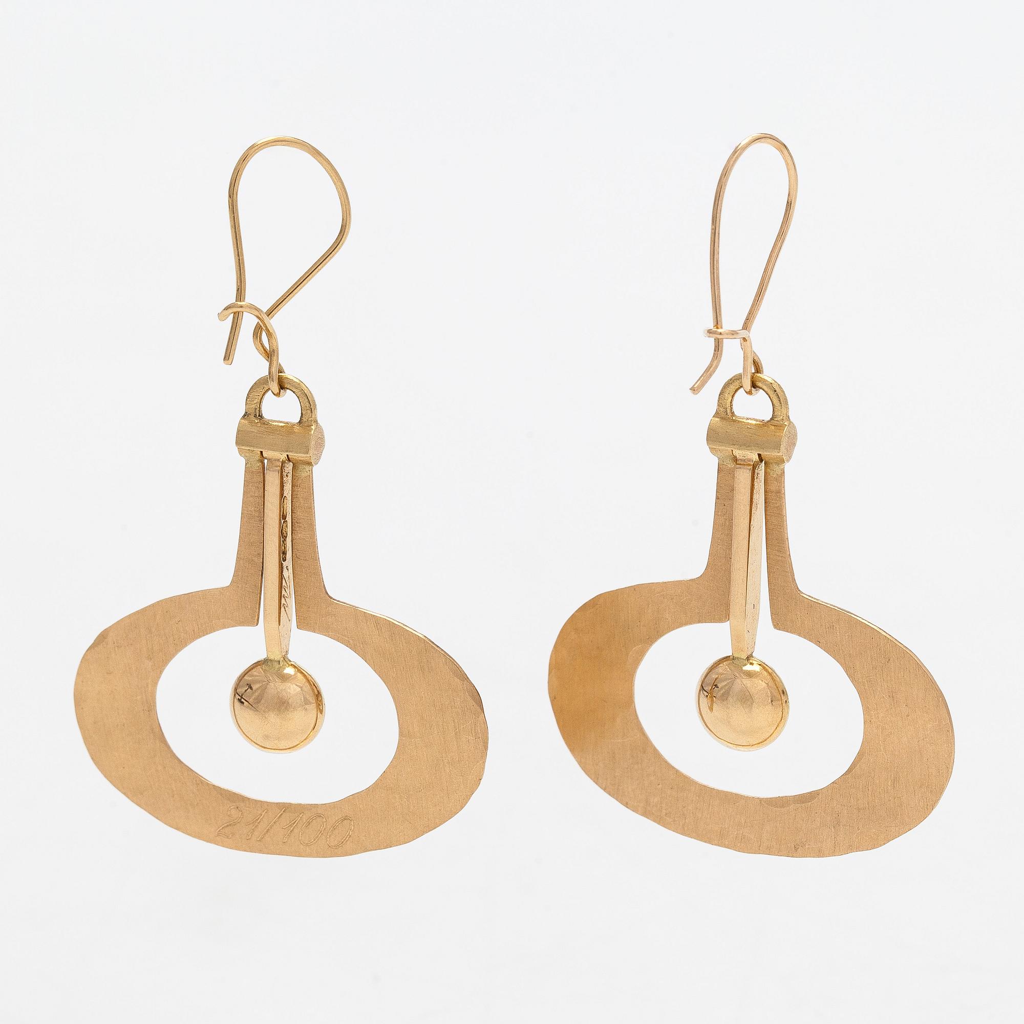 Tapio Wirkkala, örhängen, "Päron", 18K guld.