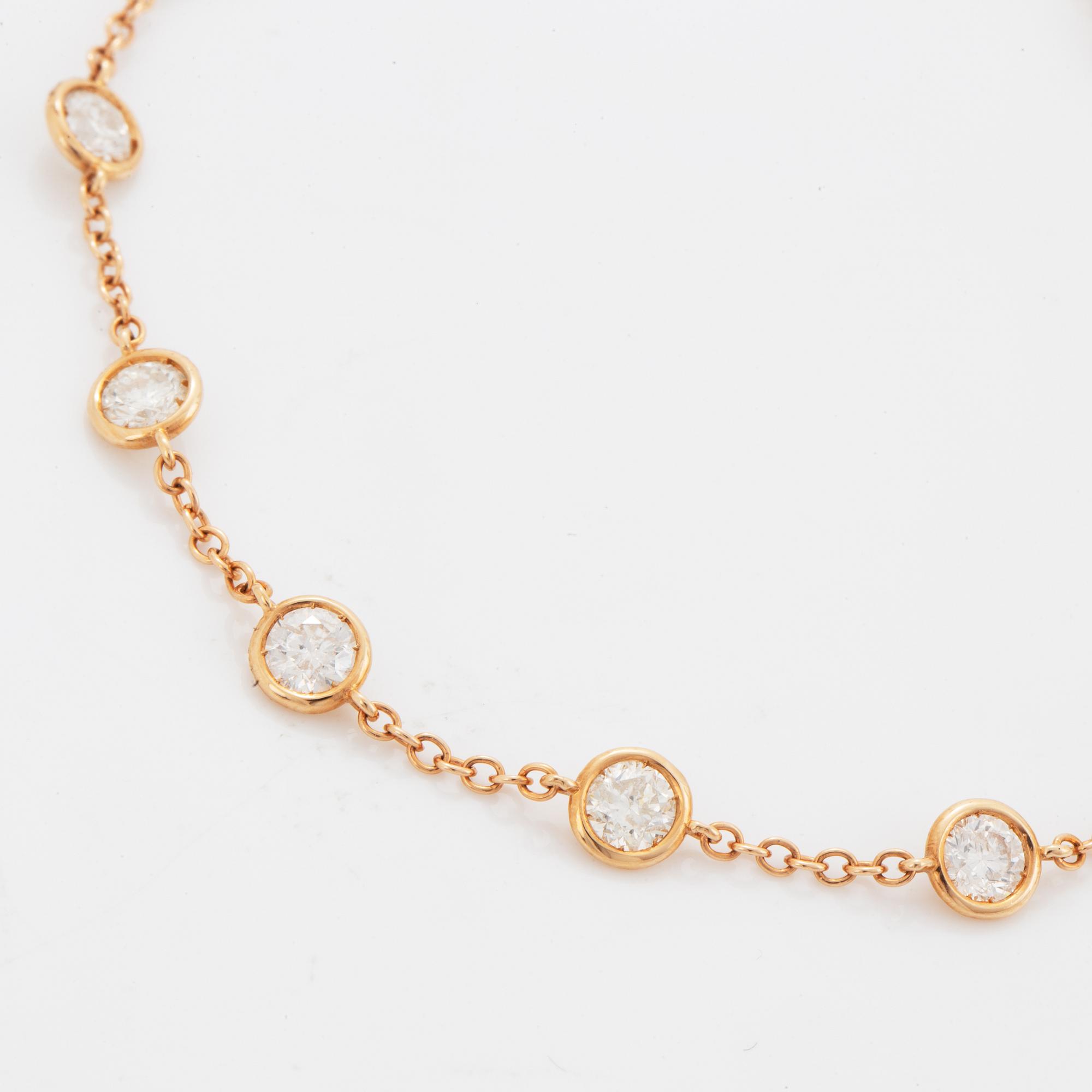 Brilliant-cut diamond bracelet.