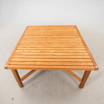 Elsa Stackelberg, a pine table, fri Form, 20th  Century latter part.