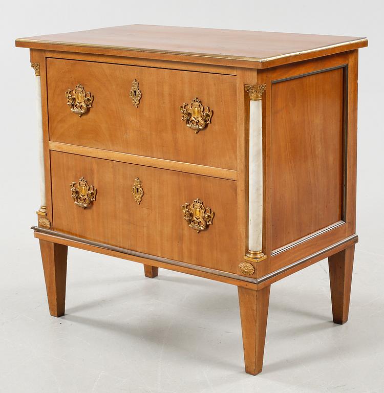 A chest of drawers, early 20th century.