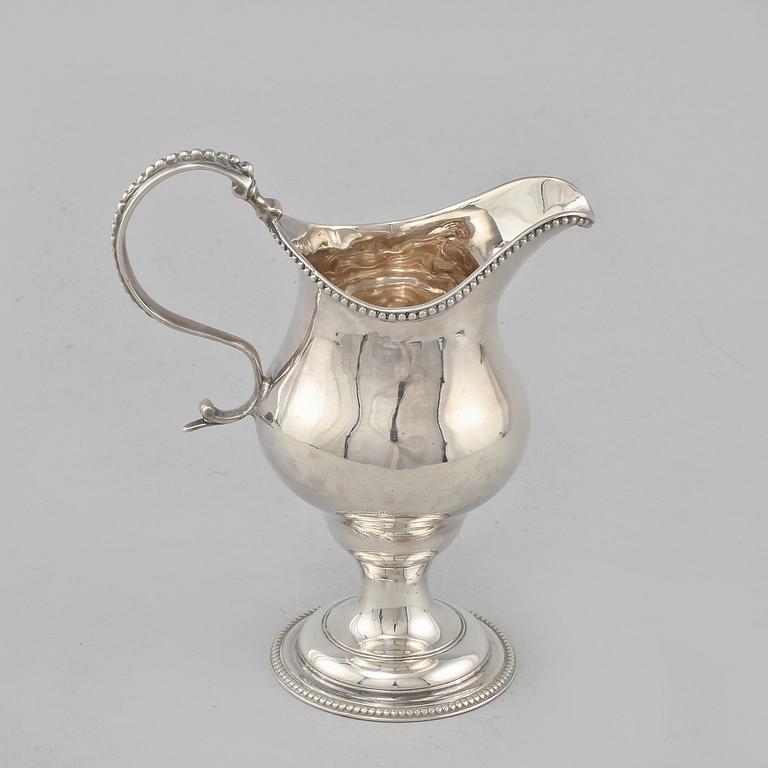 GRÄDDKANNA, silver, London, innan 1822. Vikt ca 125 g.
