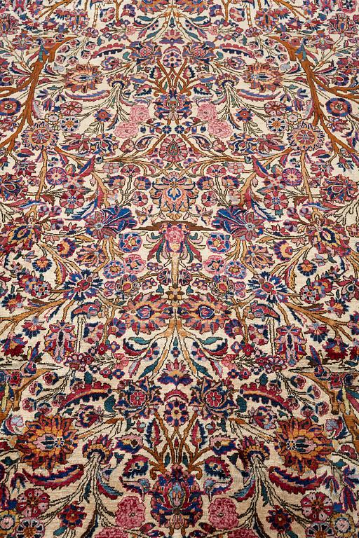 A carpet, a semi-antique silk Kashan, ca 317 x 207-210,5 cm.