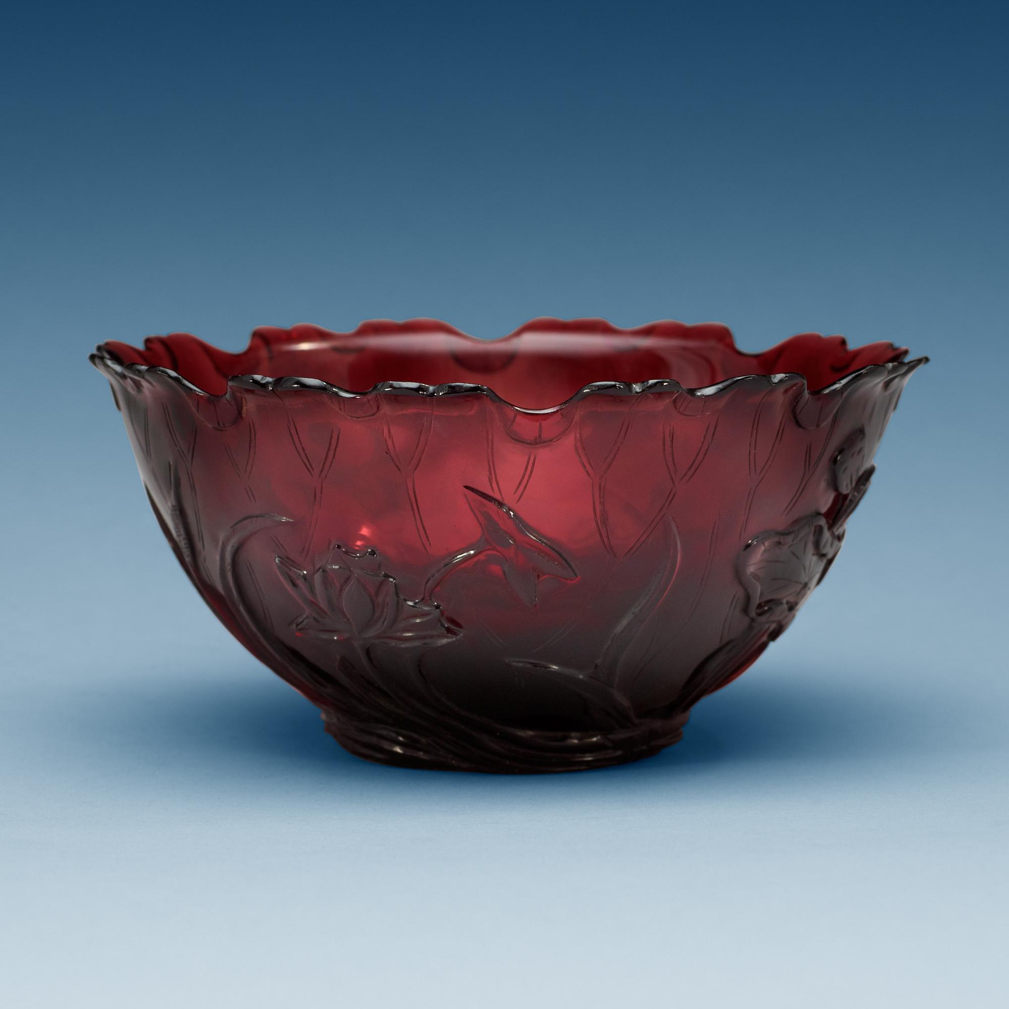 An amethyst coloured and finely cut glass bowl with lotus flowers, late Qing dynasty (1644-1912).