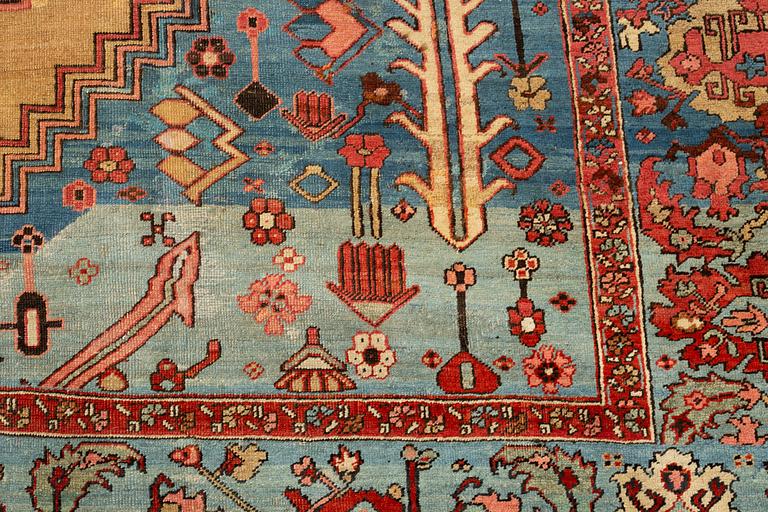 A carpet, antique Heriz/Bakshaish, ca 633-645 x 321-328,5 cm.