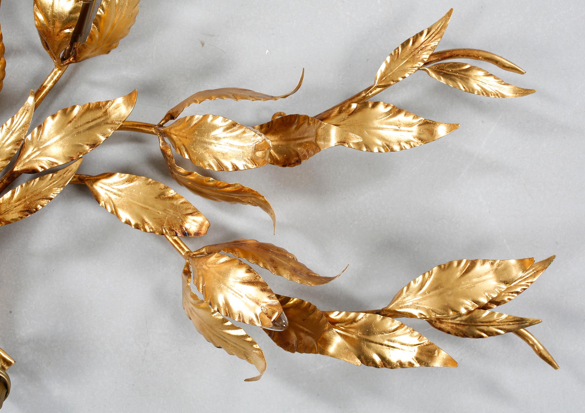 A wall lamp from the second half of the 20th century.