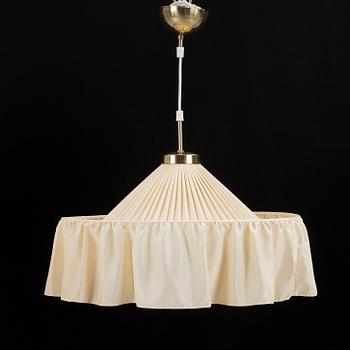 JOSEF FRANK, TAKLAMPA, modell 2560, Firma Svenskt Tenn, 1900-talets andra hälft. Höjd ca 31 cm.